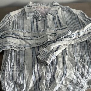 XiRENA Blue and White Striped Blouse